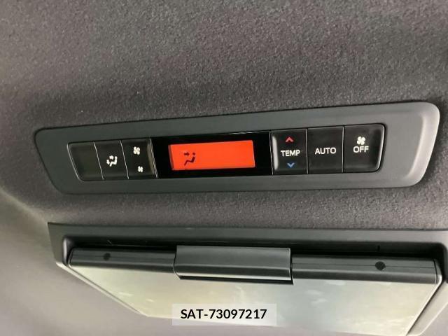 Toyota VOXY 2019-02 8278926-3