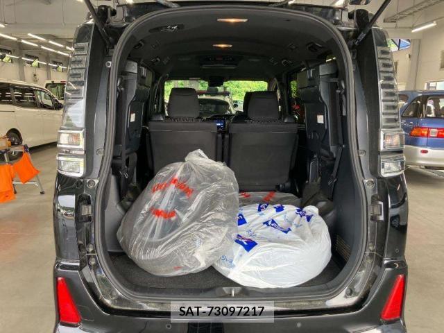 Toyota VOXY 2019-02 8278926-4
