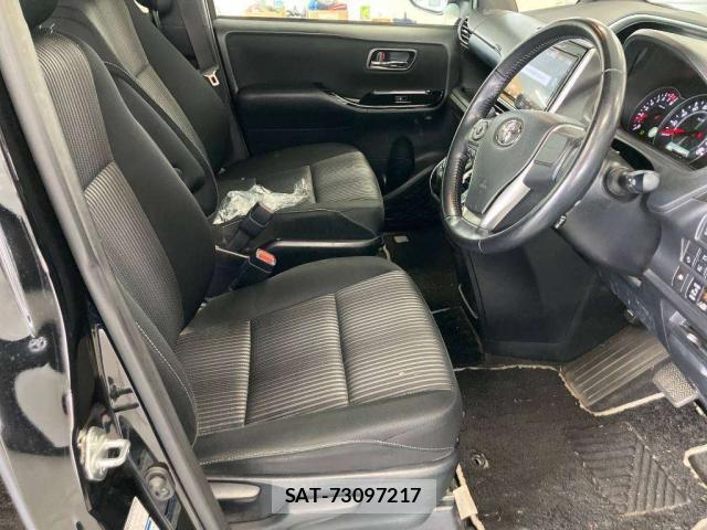Toyota VOXY 2019-02 8278926-6