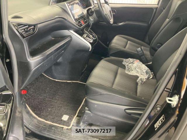 Toyota VOXY 2019-02 8278926-7