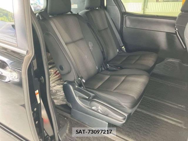 Toyota VOXY 2019-02 8278926-8