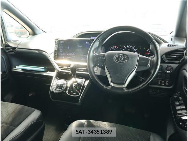 Toyota VOXY 2021-08 8279056-1