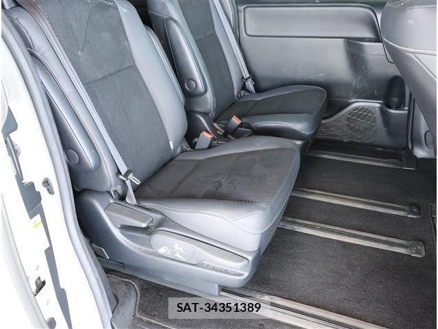 Toyota VOXY 2021-08 8279056-14