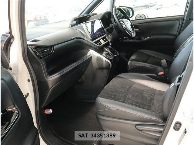 Toyota VOXY 2021-08 8279056-16