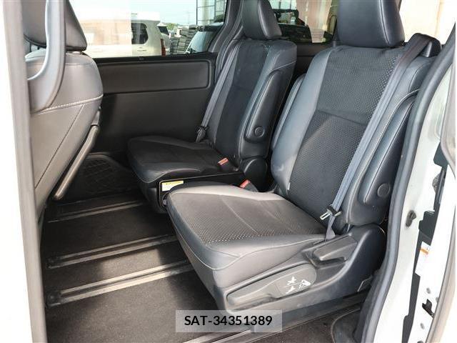 Toyota VOXY 2021-08 8279056-17