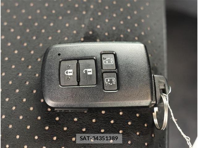 Toyota VOXY 2021-08 8279056-18