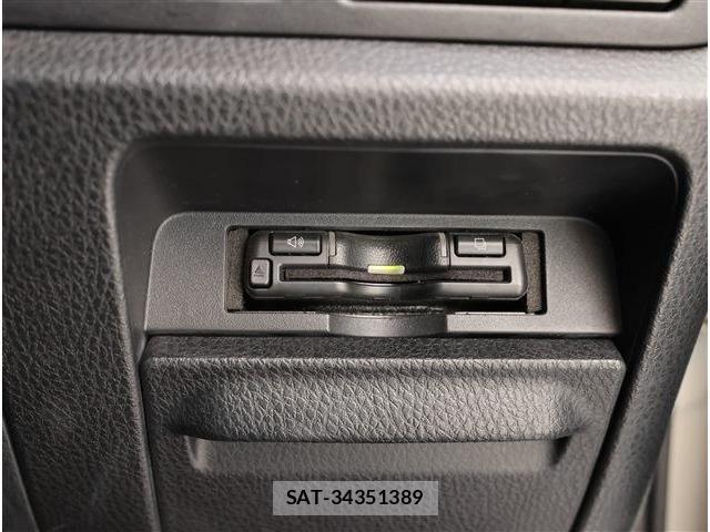 Toyota VOXY 2021-08 8279056-4