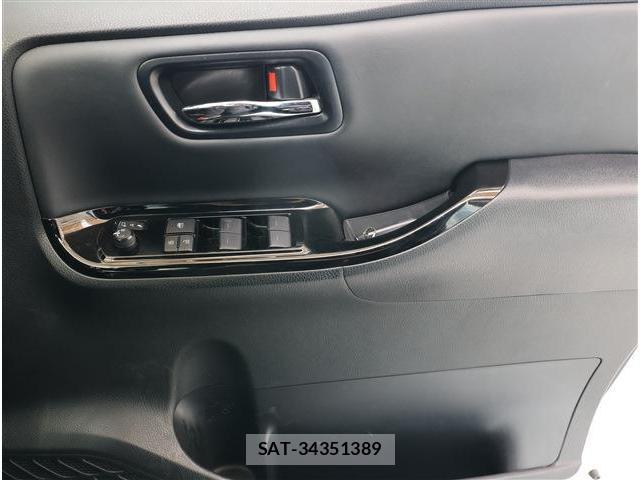 Toyota VOXY 2021-08 8279056-5