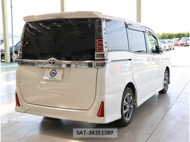 Toyota VOXY 2021-08 8279056-6