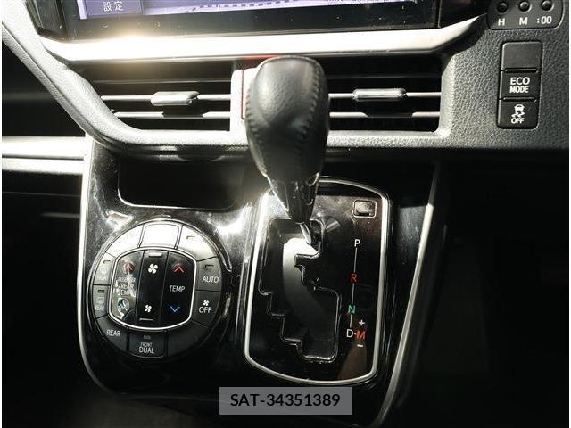 Toyota VOXY 2021-08 8279056-9