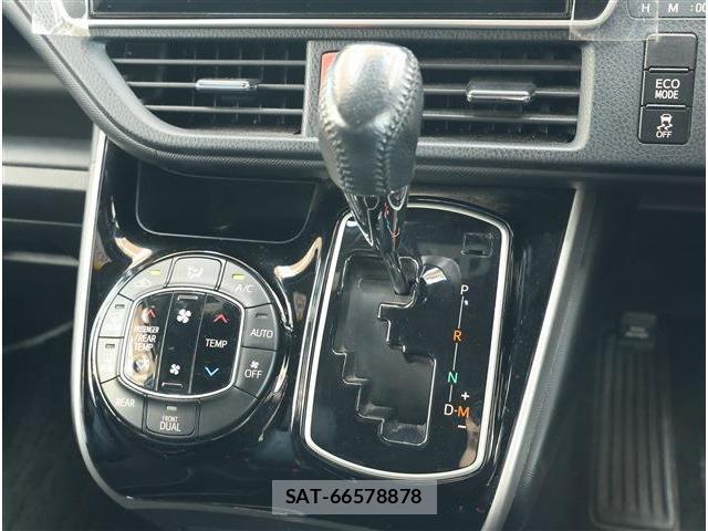 Toyota VOXY 2019-02 8279059-10