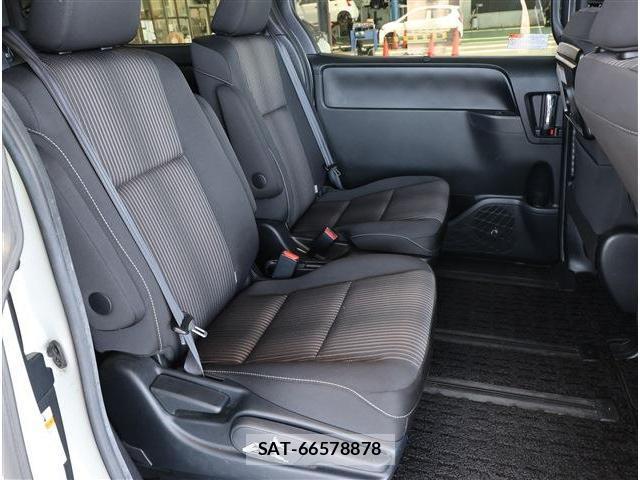 Toyota VOXY 2019-02 8279059-14