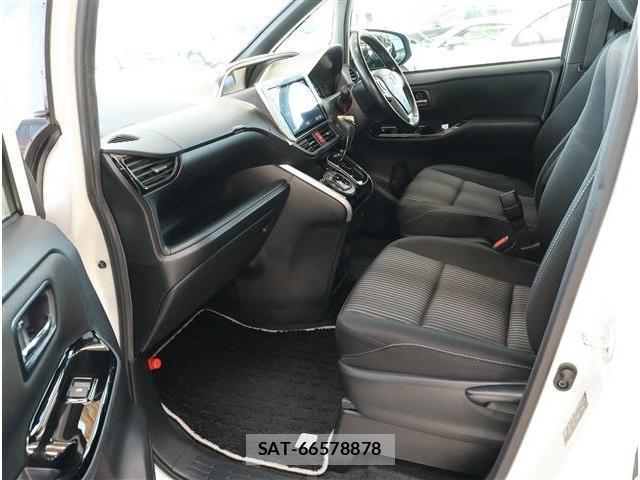 Toyota VOXY 2019-02 8279059-16