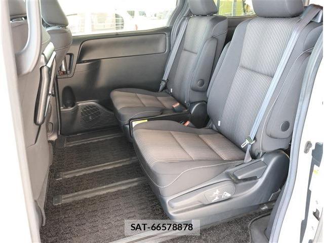 Toyota VOXY 2019-02 8279059-17