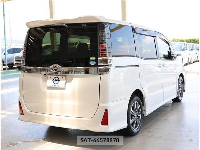 Toyota VOXY 2019-02 8279059-7