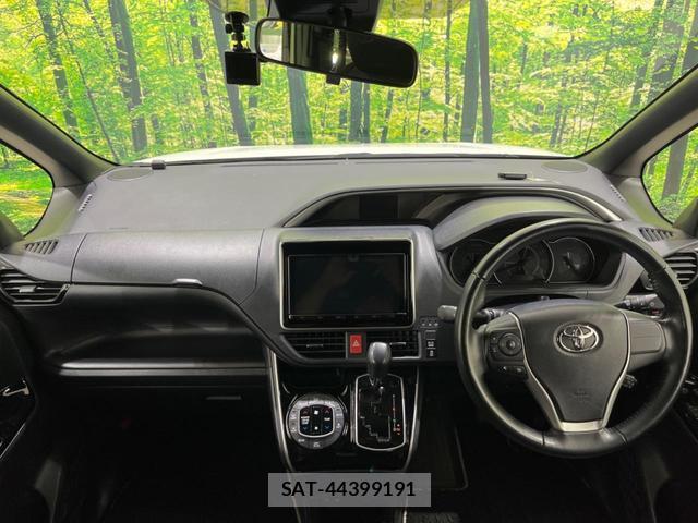 Toyota VOXY 2020-07 8279279-1