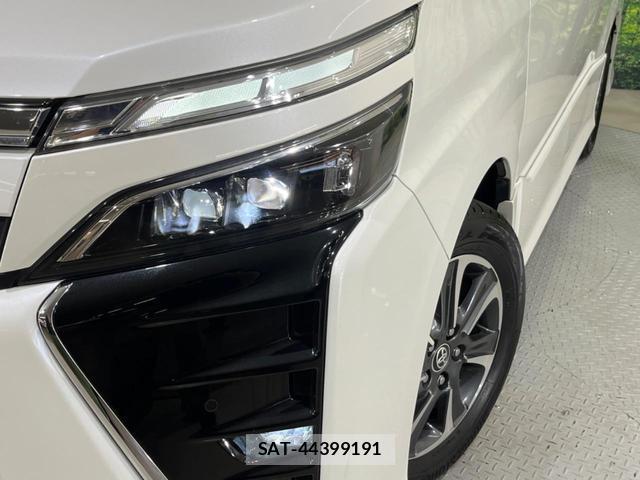 Toyota VOXY 2020-07 8279279-12