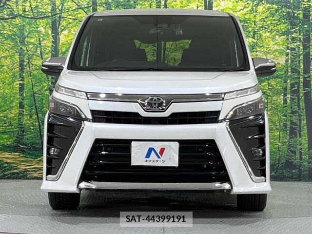 Toyota VOXY 2020-07 8279279-14