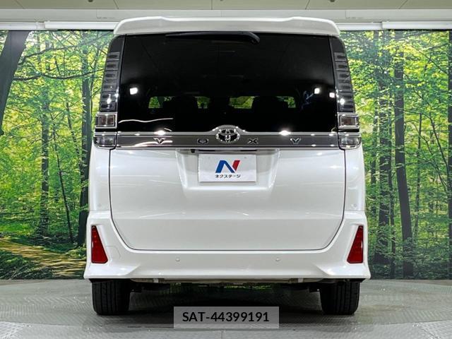 Toyota VOXY 2020-07 8279279-15