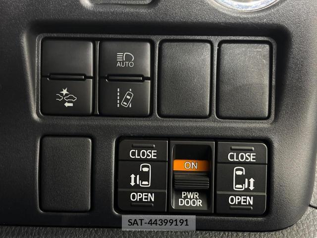 Toyota VOXY 2020-07 8279279-5