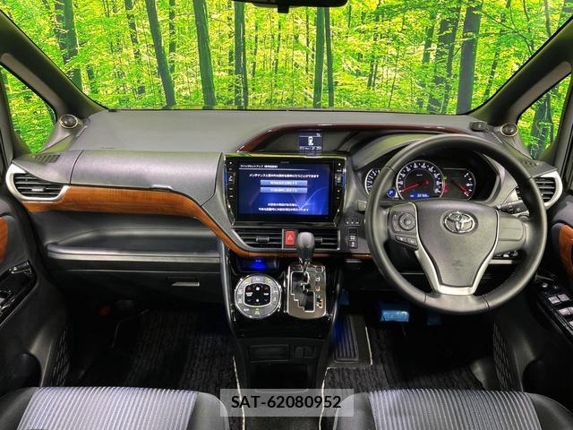 Toyota VOXY 2017-01 8279387-1