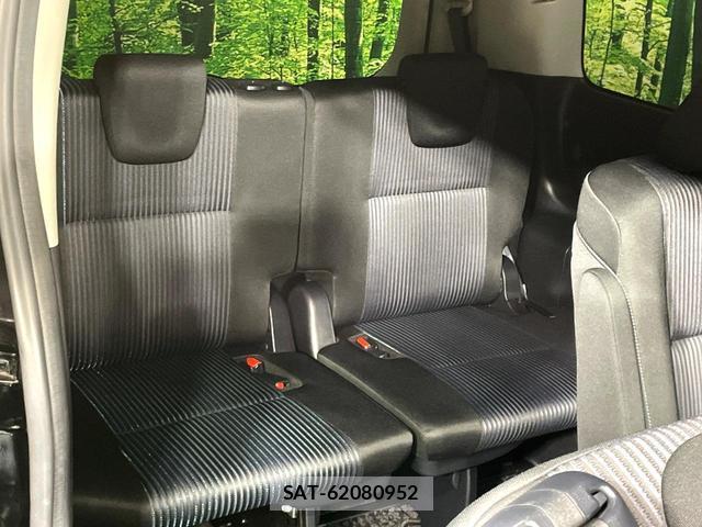 Toyota VOXY 2017-01 8279387-10