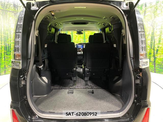 Toyota VOXY 2017-01 8279387-11