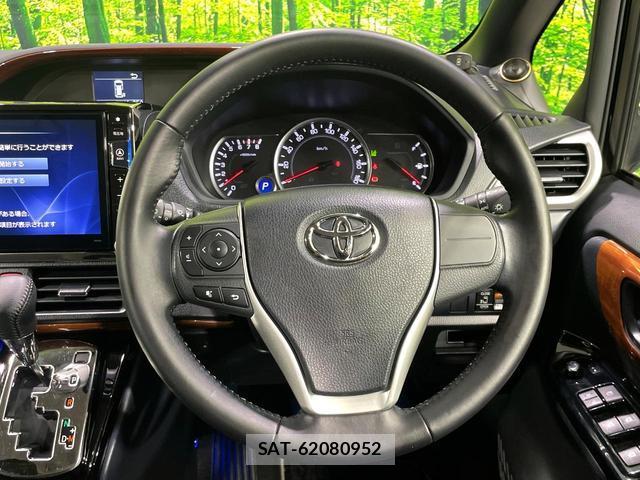 Toyota VOXY 2017-01 8279387-12