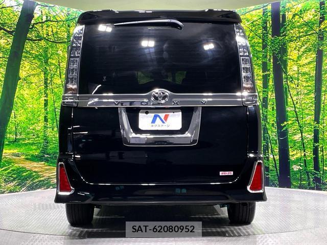 Toyota VOXY 2017-01 8279387-16