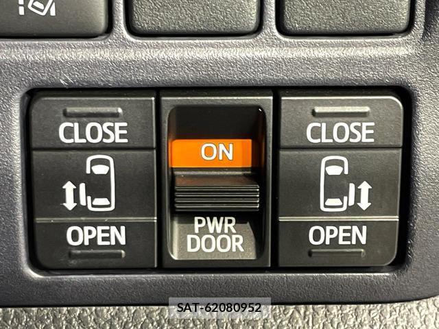 Toyota VOXY 2017-01 8279387-4