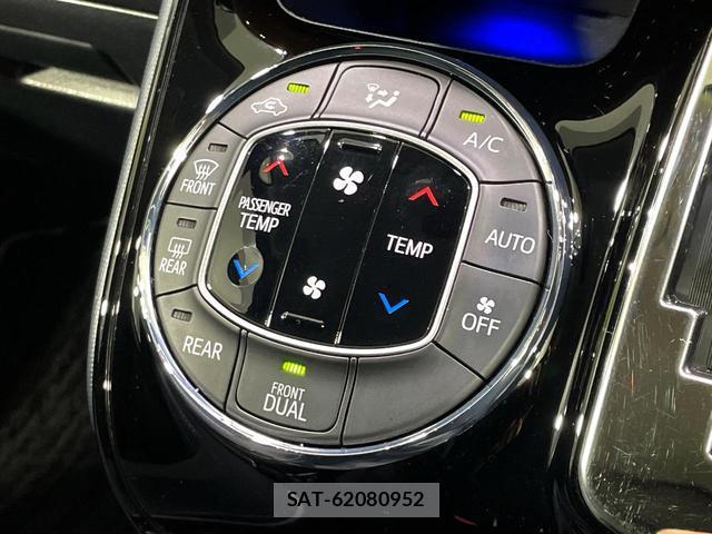 Toyota VOXY 2017-01 8279387-6
