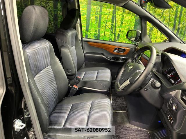 Toyota VOXY 2017-01 8279387-8