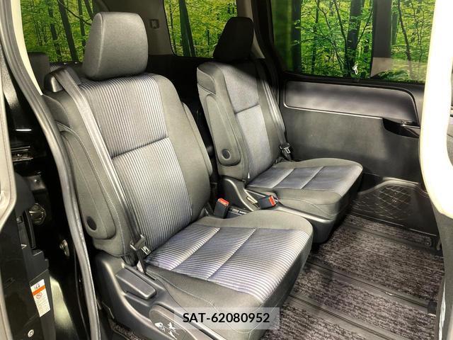 Toyota VOXY 2017-01 8279387-9