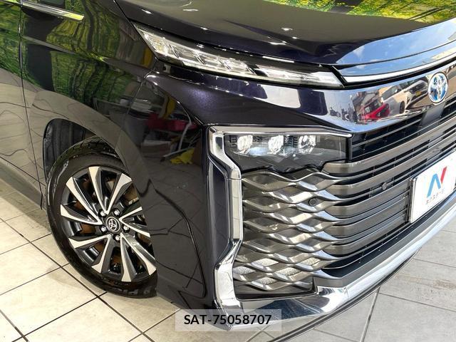 Toyota VOXY 2023-01 8279485-12