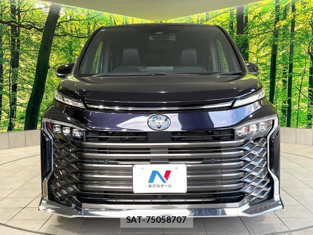 Toyota VOXY 2023-01 8279485-14