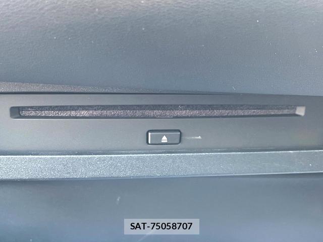Toyota VOXY 2023-01 8279485-6