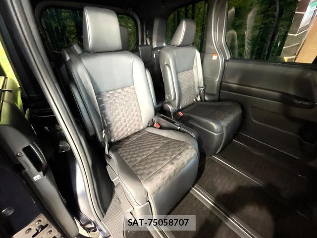 Toyota VOXY 2023-01 8279485-8