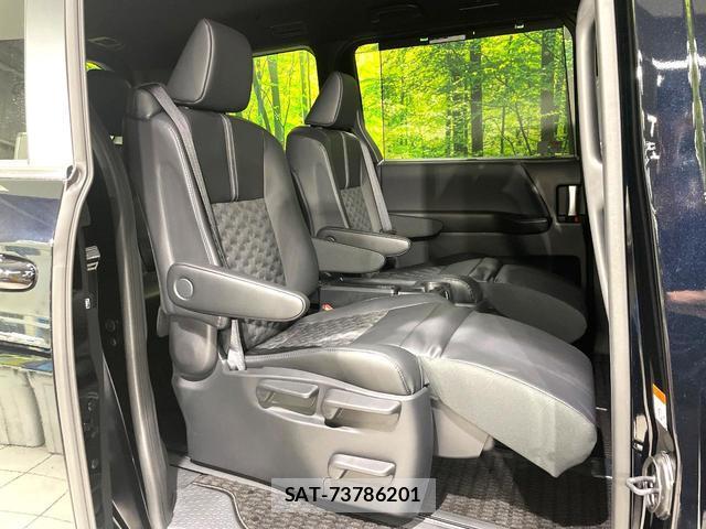 Toyota VOXY 2026-05 8279487-8