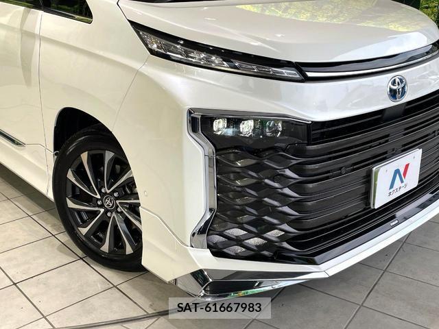 Toyota VOXY 2023-10 8279488-11