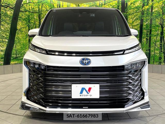 Toyota VOXY 2023-10 8279488-13