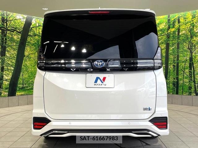 Toyota VOXY 2023-10 8279488-14