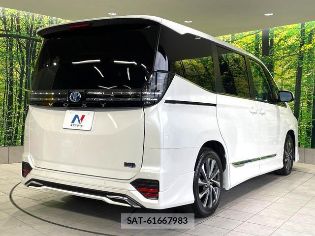 Toyota VOXY 2023-10 8279488-16
