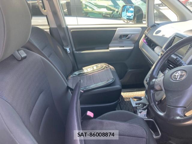 Toyota VOXY 2010-01 8279529-10
