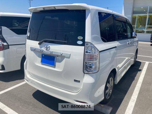 Toyota VOXY 2010-01 8279529-2