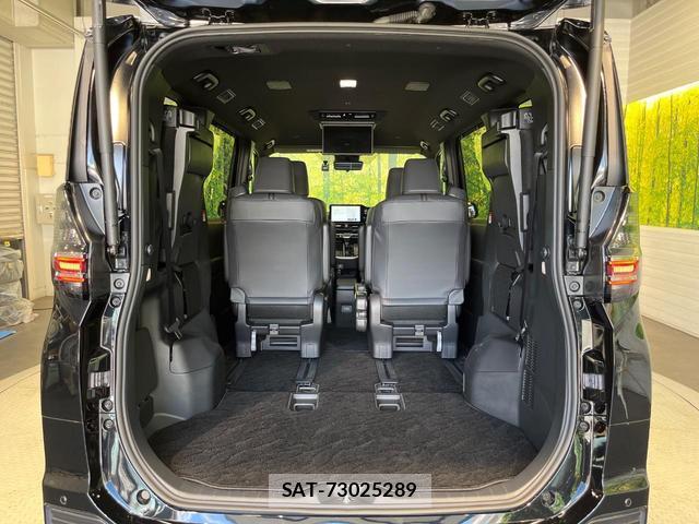 Toyota VOXY 2026-01 8279546-10