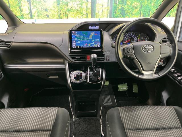 Toyota VOXY 2018-10 8279548-1