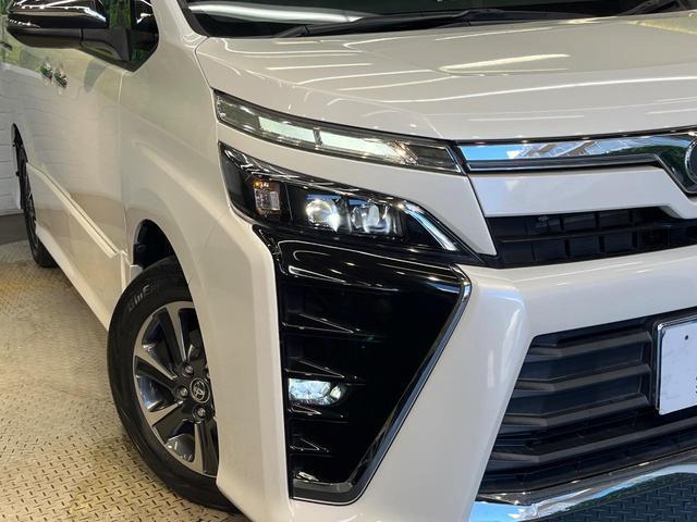Toyota VOXY 2018-10 8279548-12