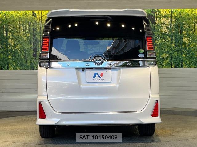 Toyota VOXY 2018-10 8279548-15