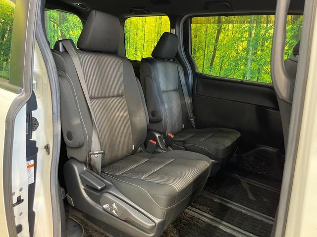 Toyota VOXY 2018-10 8279548-8