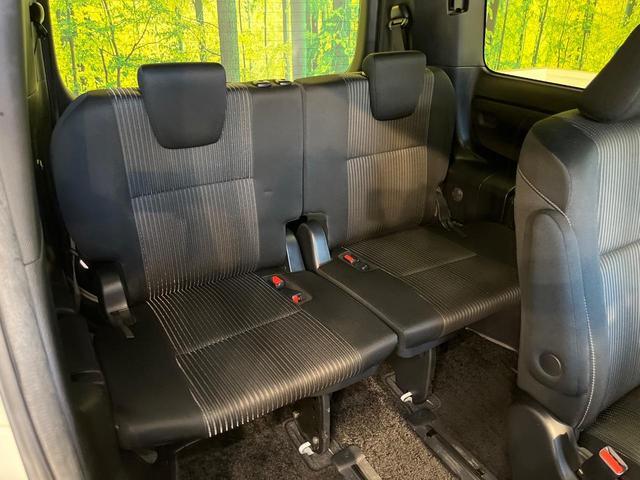 Toyota VOXY 2018-10 8279548-9
